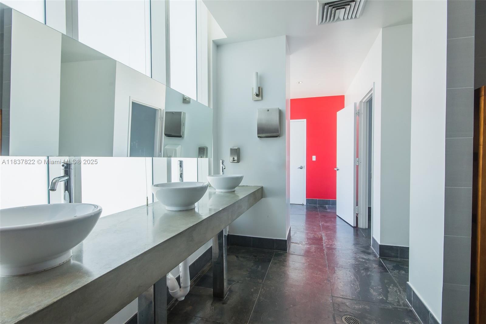 Loft Downtown 2 - Residential Lease