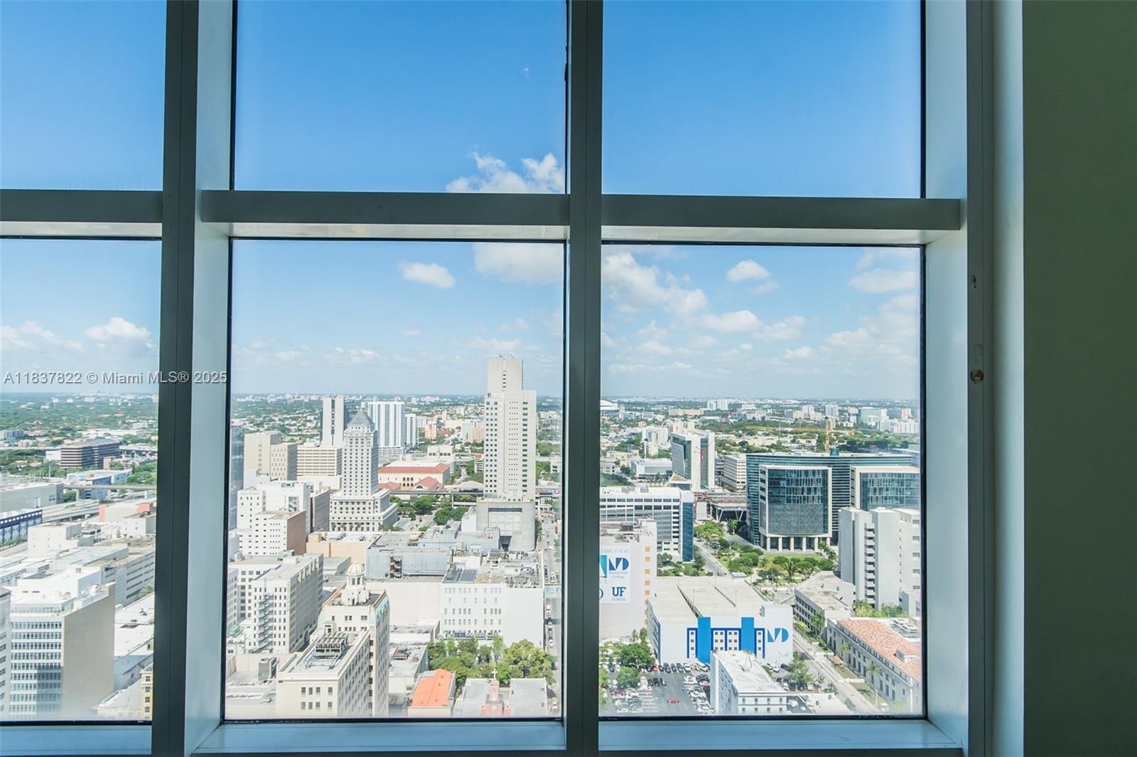 Loft Downtown 2 - Residential Lease