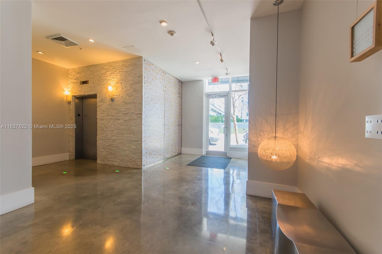 Loft Downtown 2 - Residential Lease