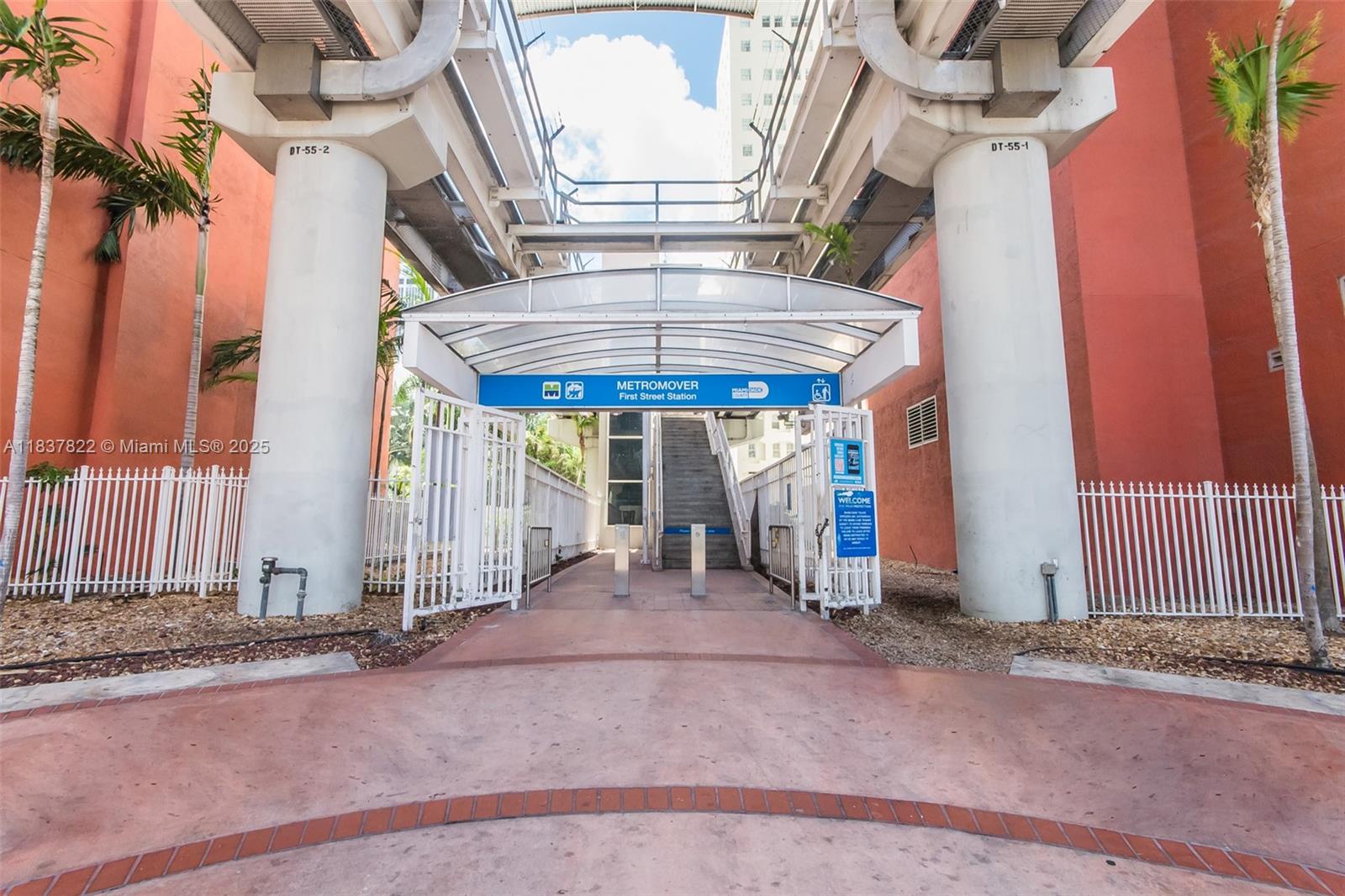 Loft Downtown 2 - Residential Lease