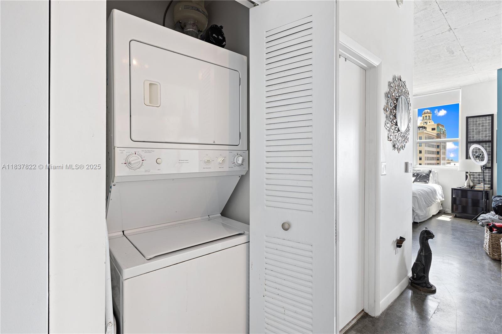 Loft Downtown 2 - Residential Lease