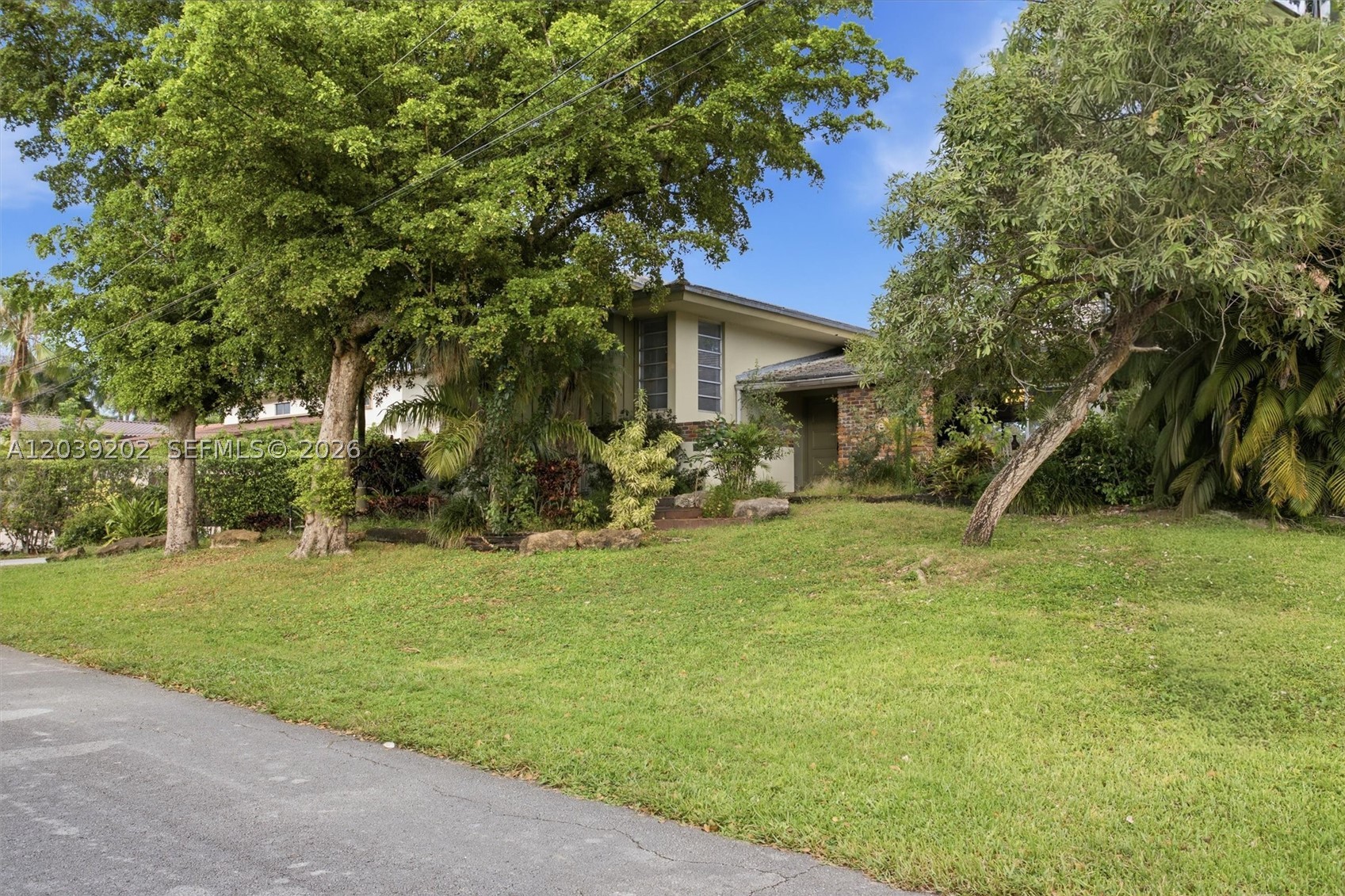 COUNTRY CLUB OF MIAMI EST - Residential