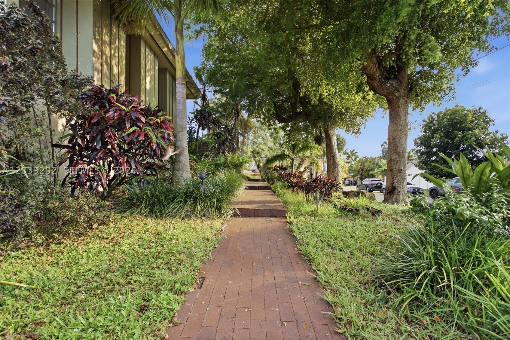 COUNTRY CLUB OF MIAMI EST - Residential
