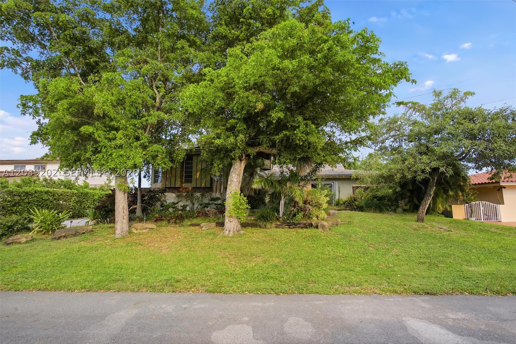 COUNTRY CLUB OF MIAMI EST - Residential