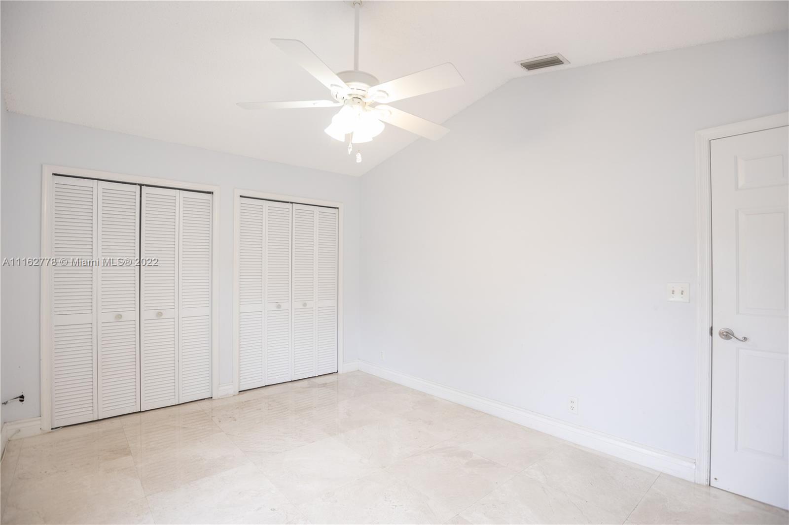JACARANDA LAKES SEC ELEVE - Residential