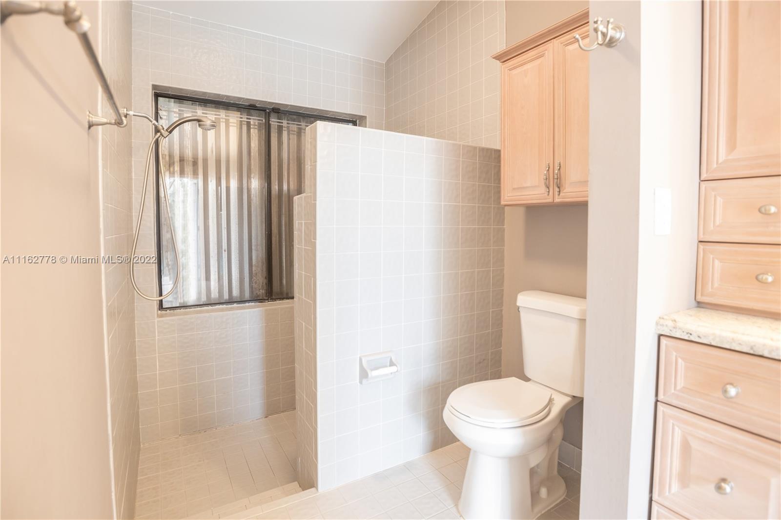 JACARANDA LAKES SEC ELEVE - Residential