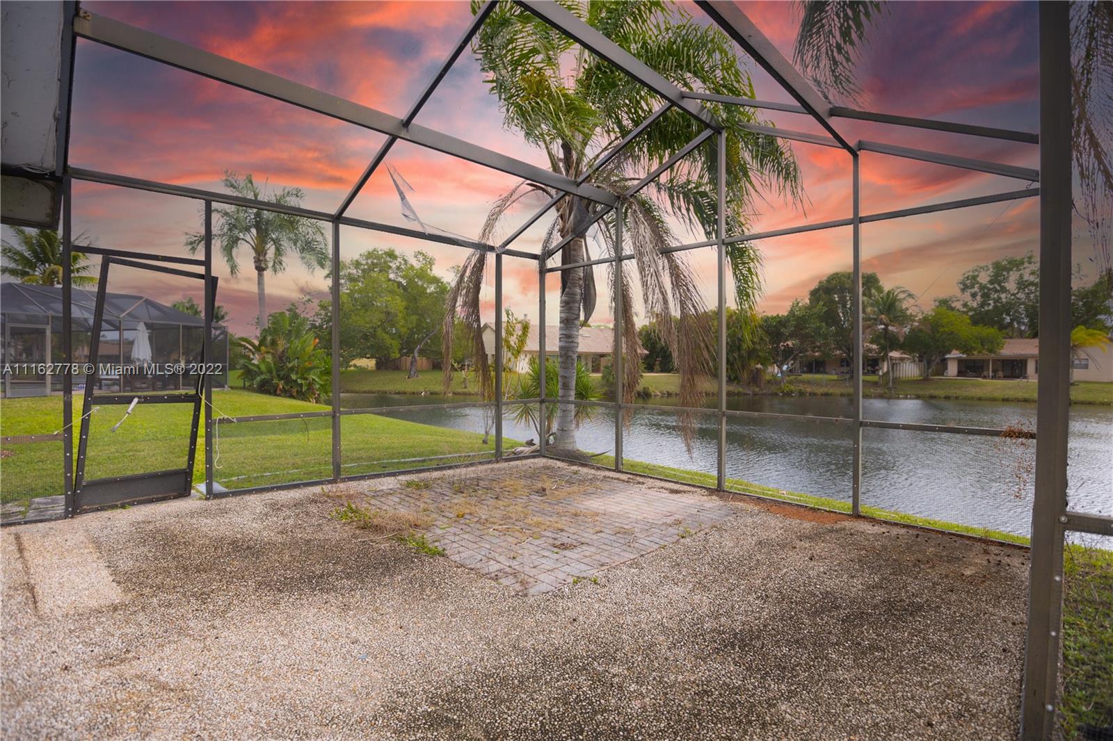 JACARANDA LAKES SEC ELEVE - Residential