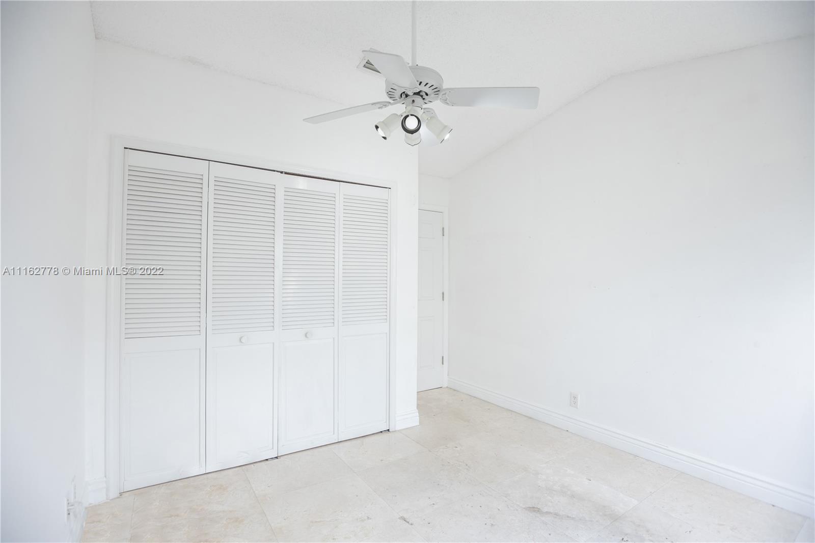 JACARANDA LAKES SEC ELEVE - Residential
