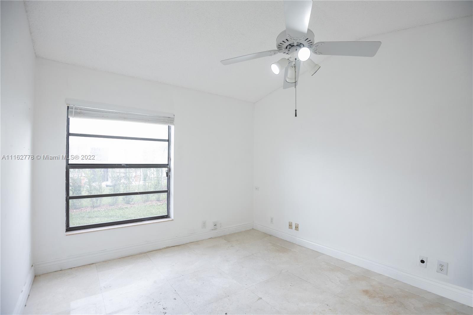 JACARANDA LAKES SEC ELEVE - Residential