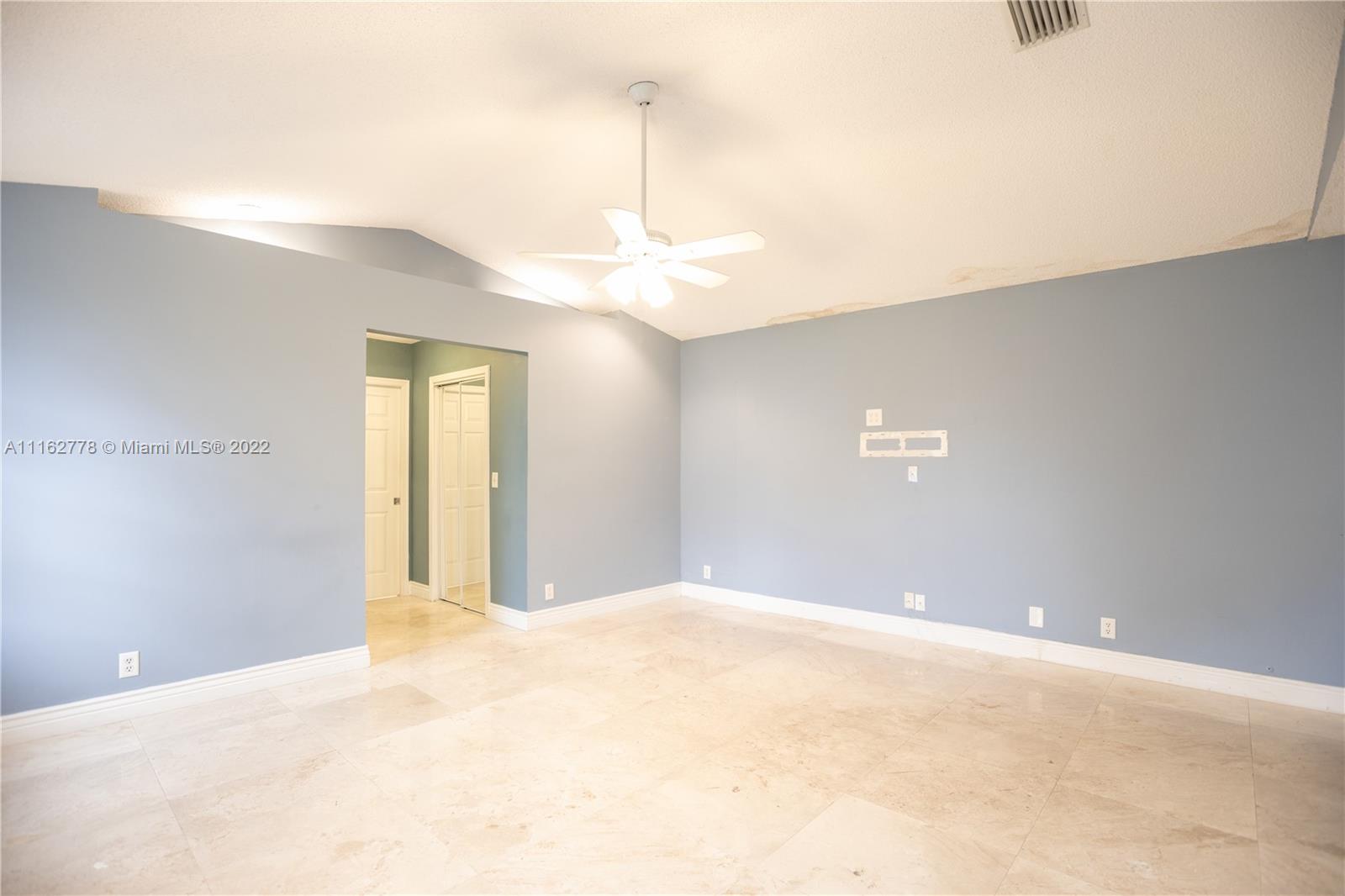 JACARANDA LAKES SEC ELEVE - Residential