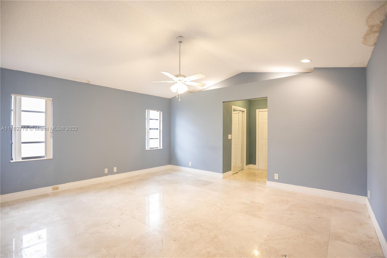 JACARANDA LAKES SEC ELEVE - Residential