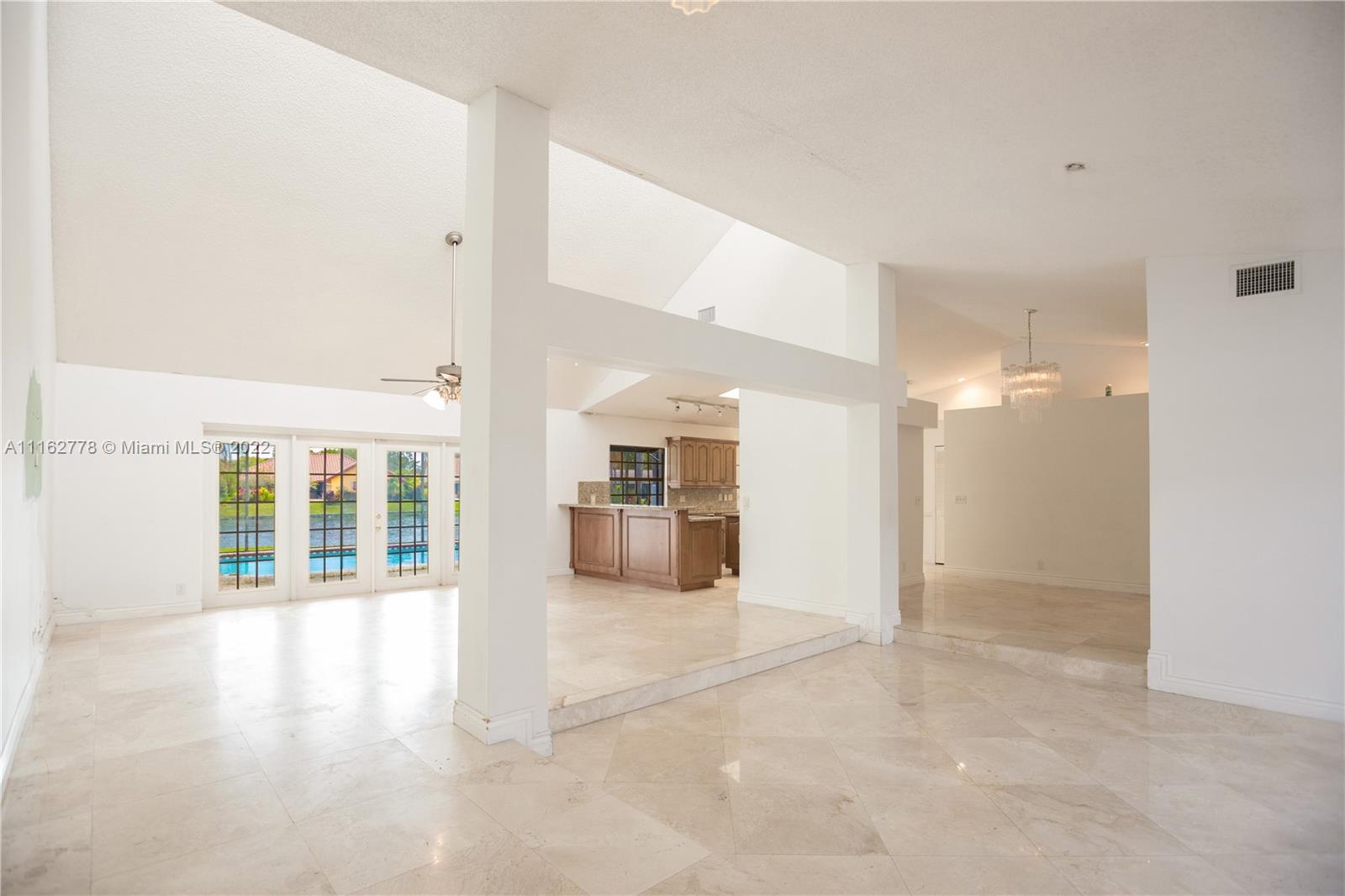 JACARANDA LAKES SEC ELEVE - Residential