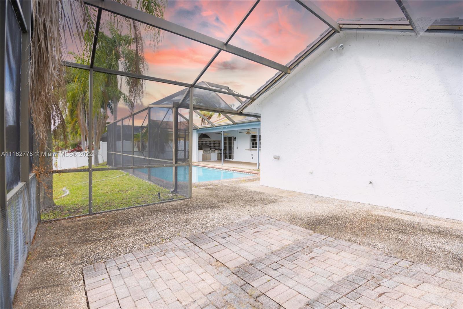 JACARANDA LAKES SEC ELEVE - Residential