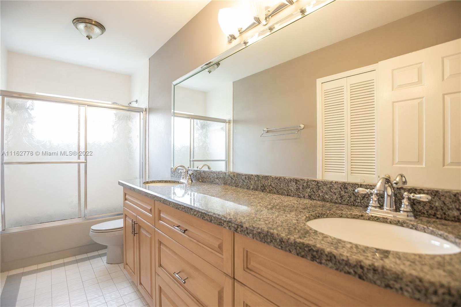 JACARANDA LAKES SEC ELEVE - Residential