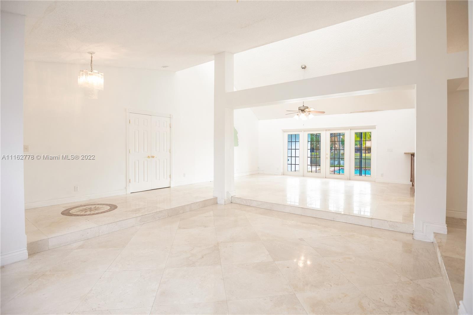 JACARANDA LAKES SEC ELEVE - Residential