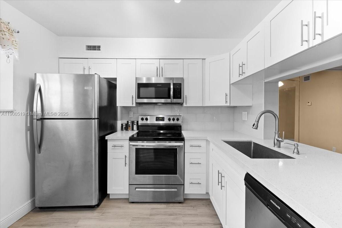 OAKLAND FOREST CLUB CONDO - Residential