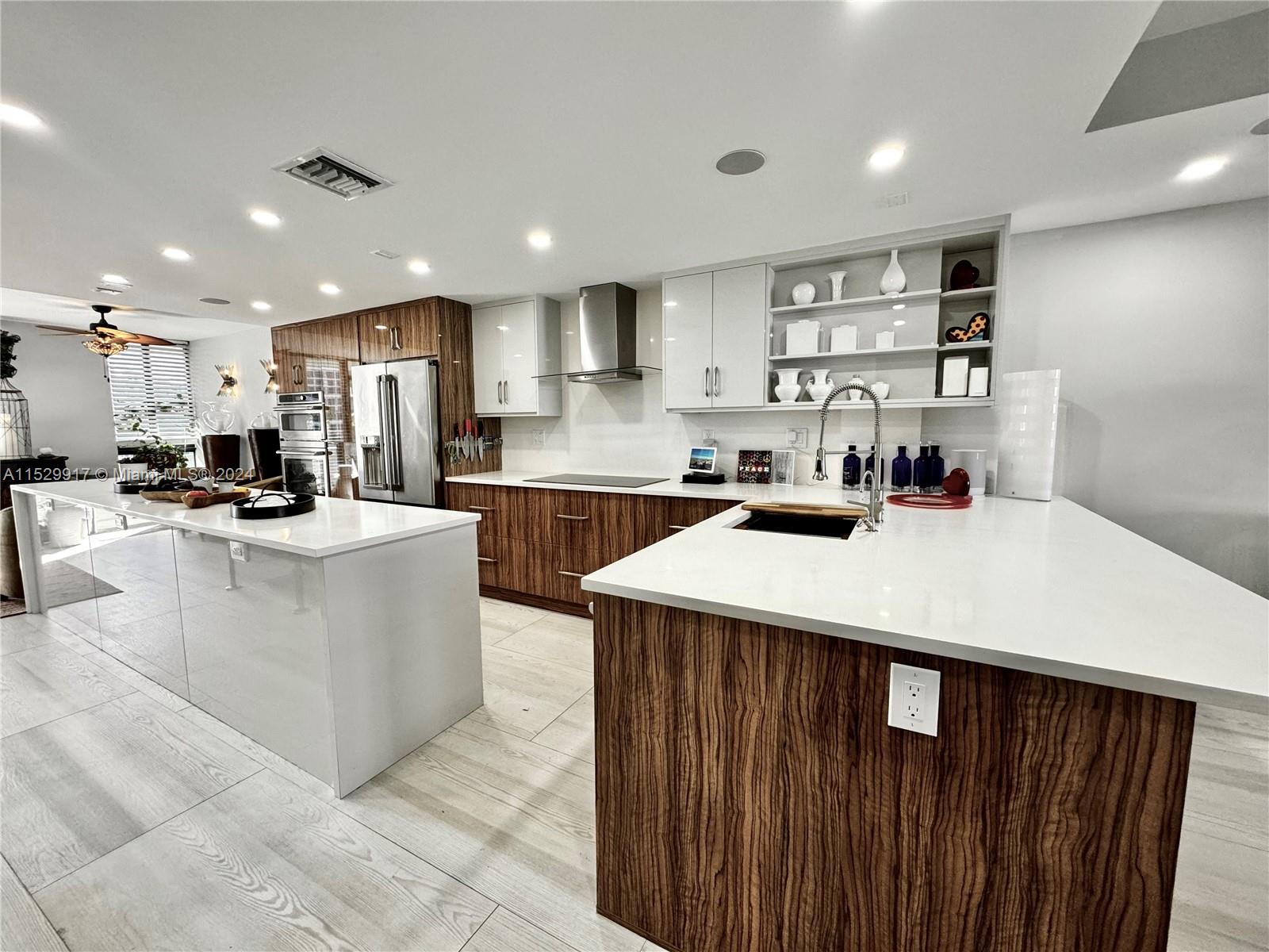 OCEAN TOWNHOUSES CONDO - Residential