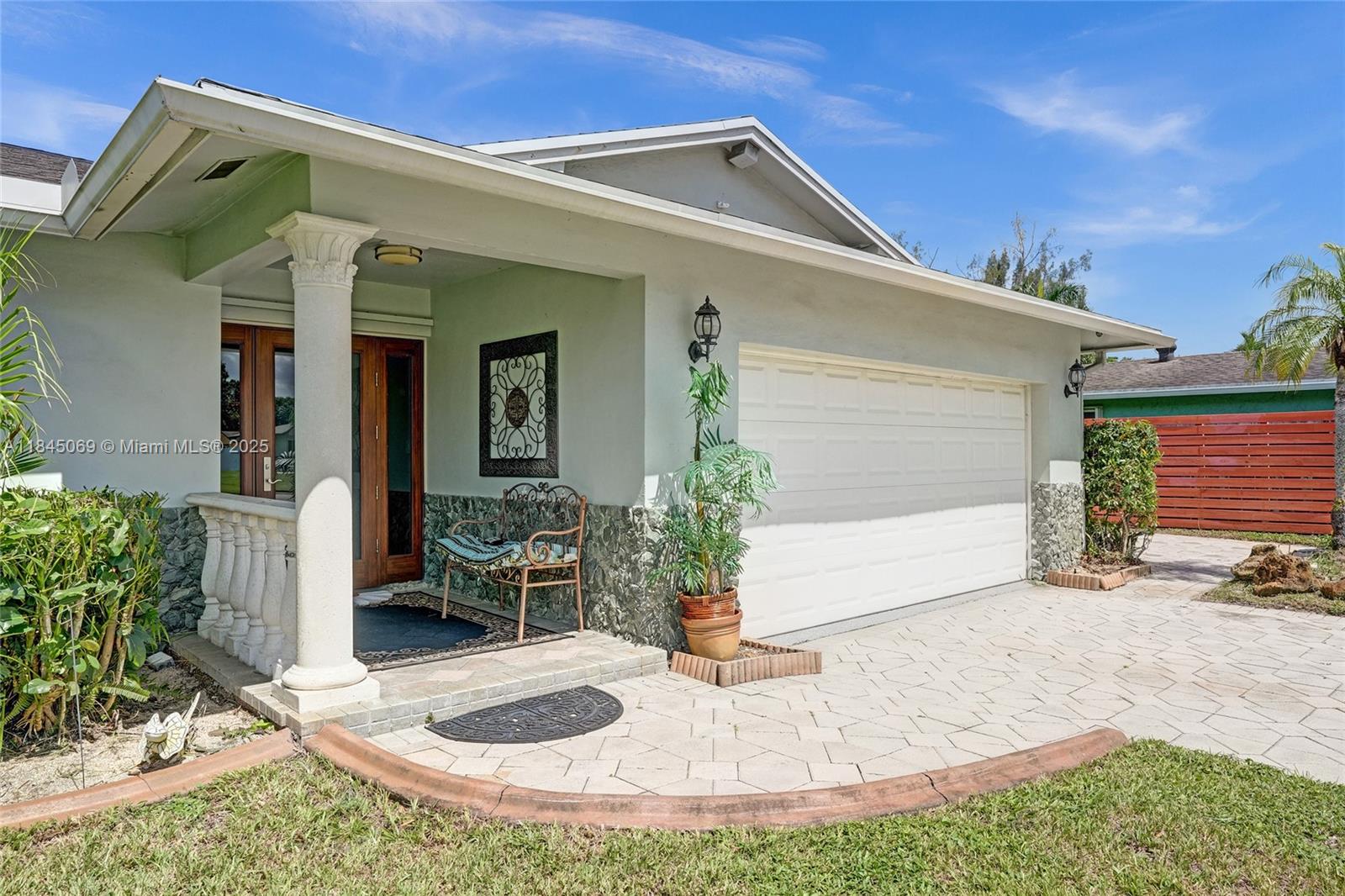 ARROWHEAD COUNTRY HOMES - Residential