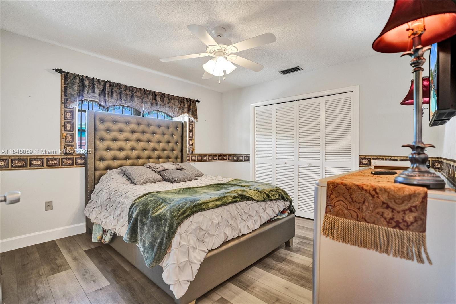 ARROWHEAD COUNTRY HOMES - Residential