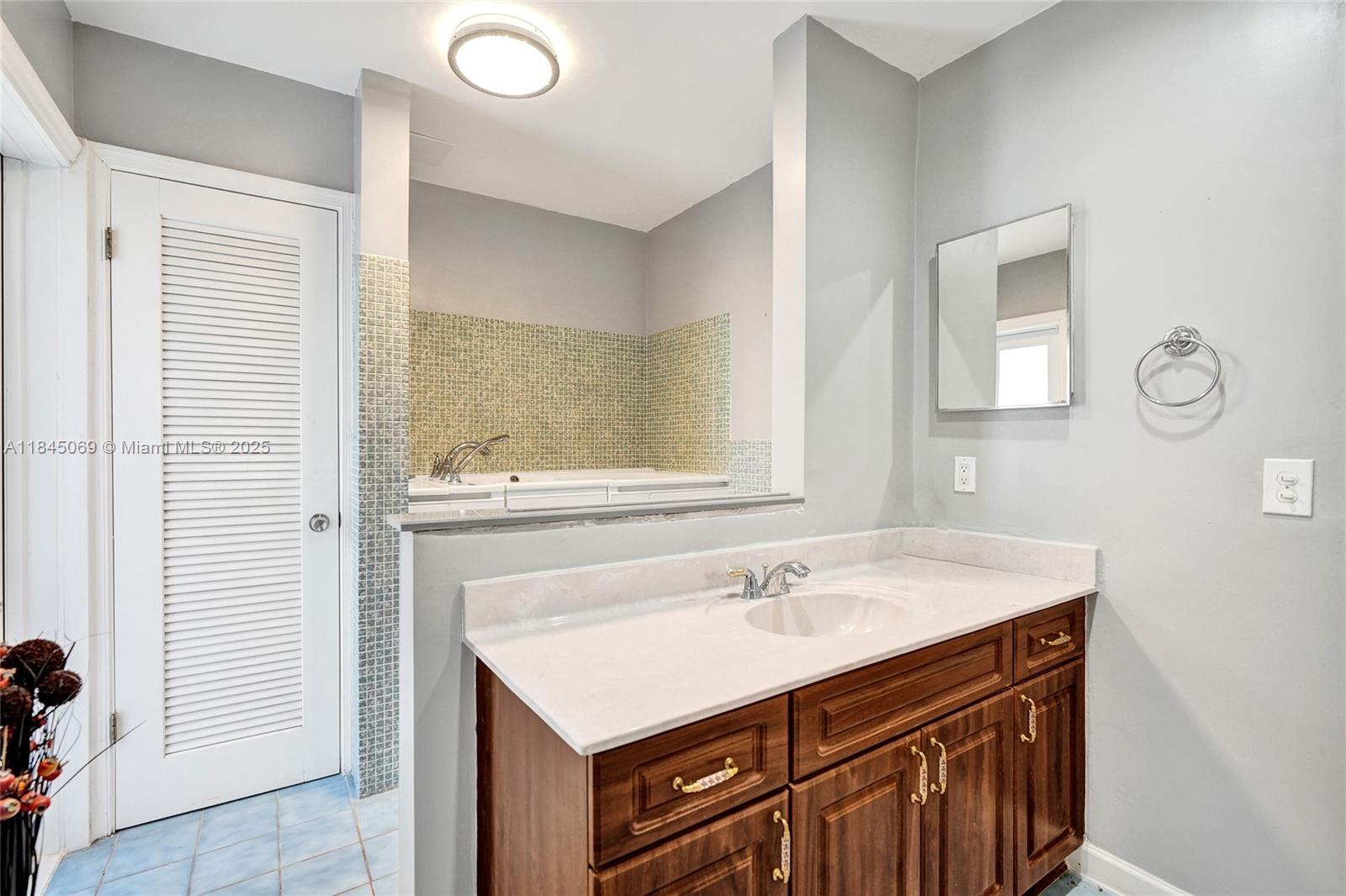 ARROWHEAD COUNTRY HOMES - Residential
