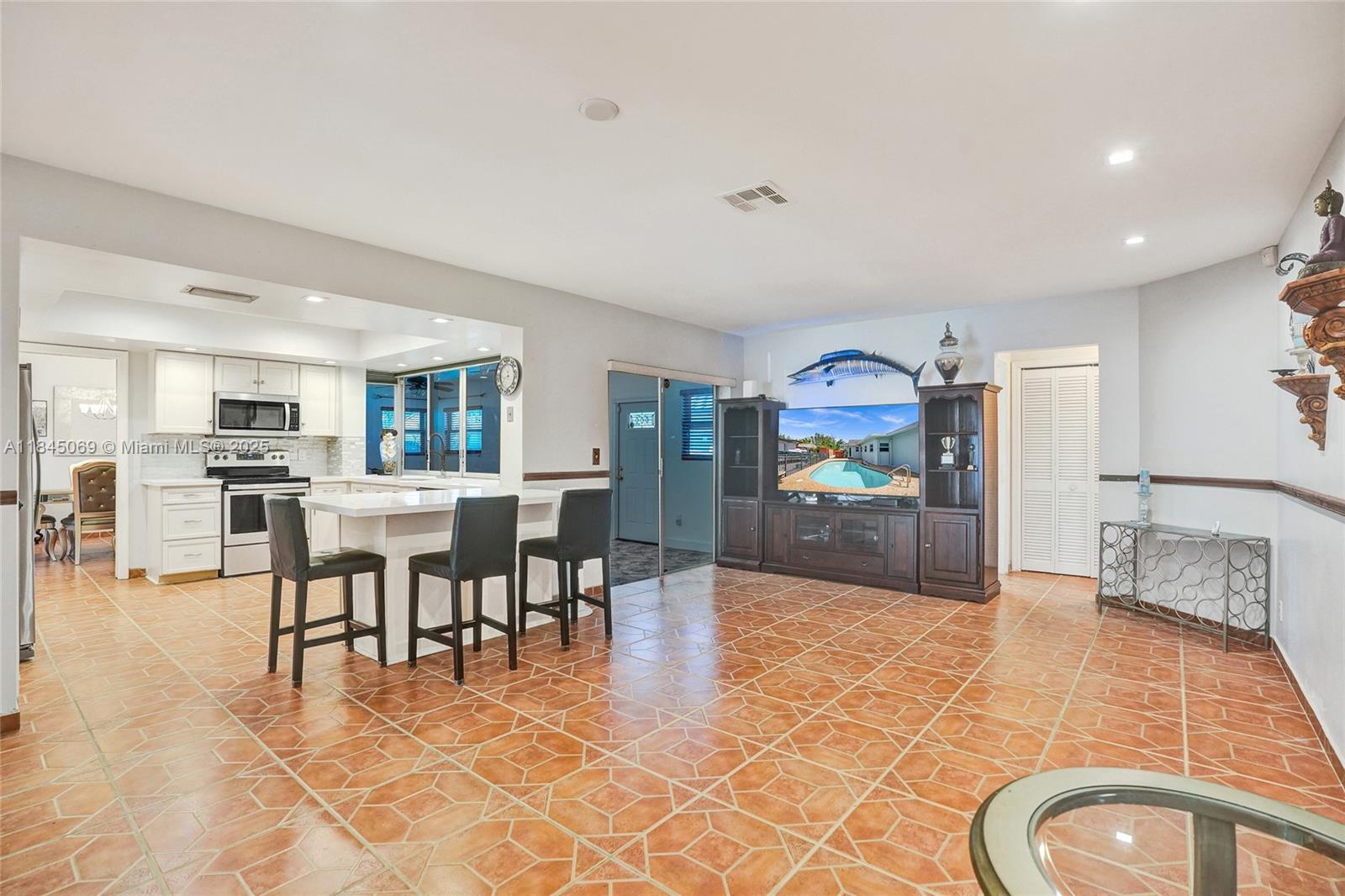 ARROWHEAD COUNTRY HOMES - Residential