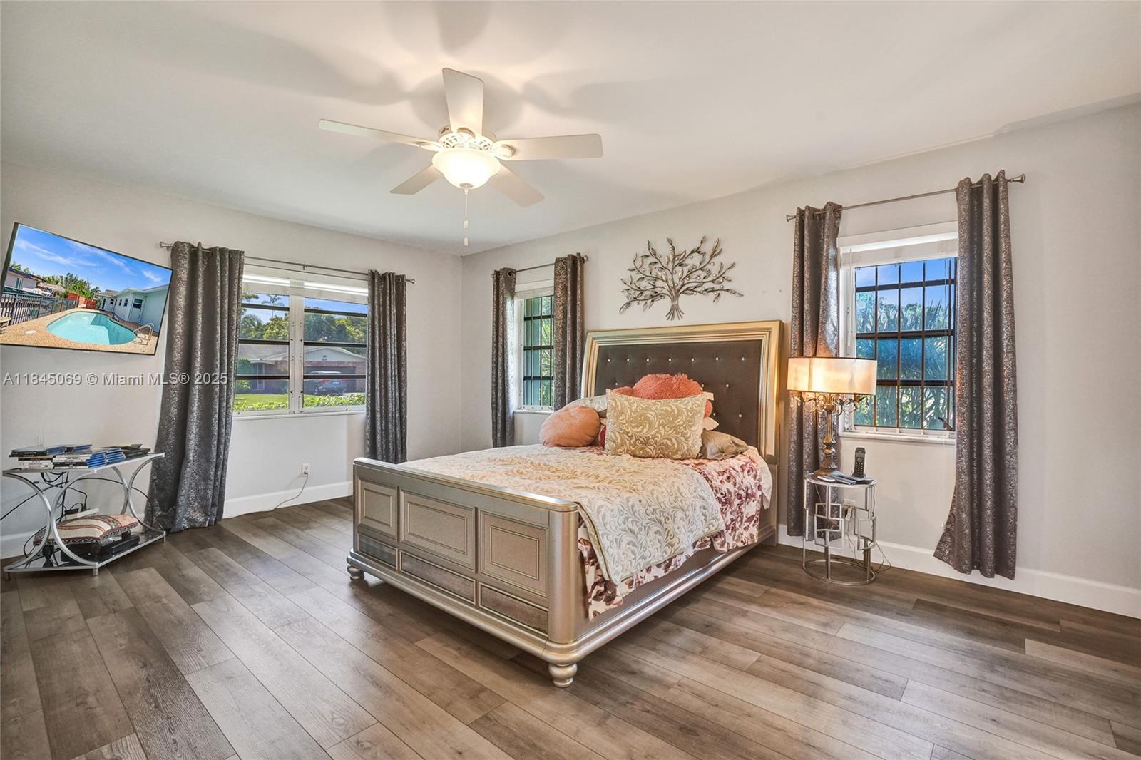 ARROWHEAD COUNTRY HOMES - Residential