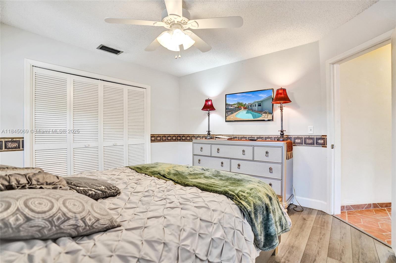 ARROWHEAD COUNTRY HOMES - Residential