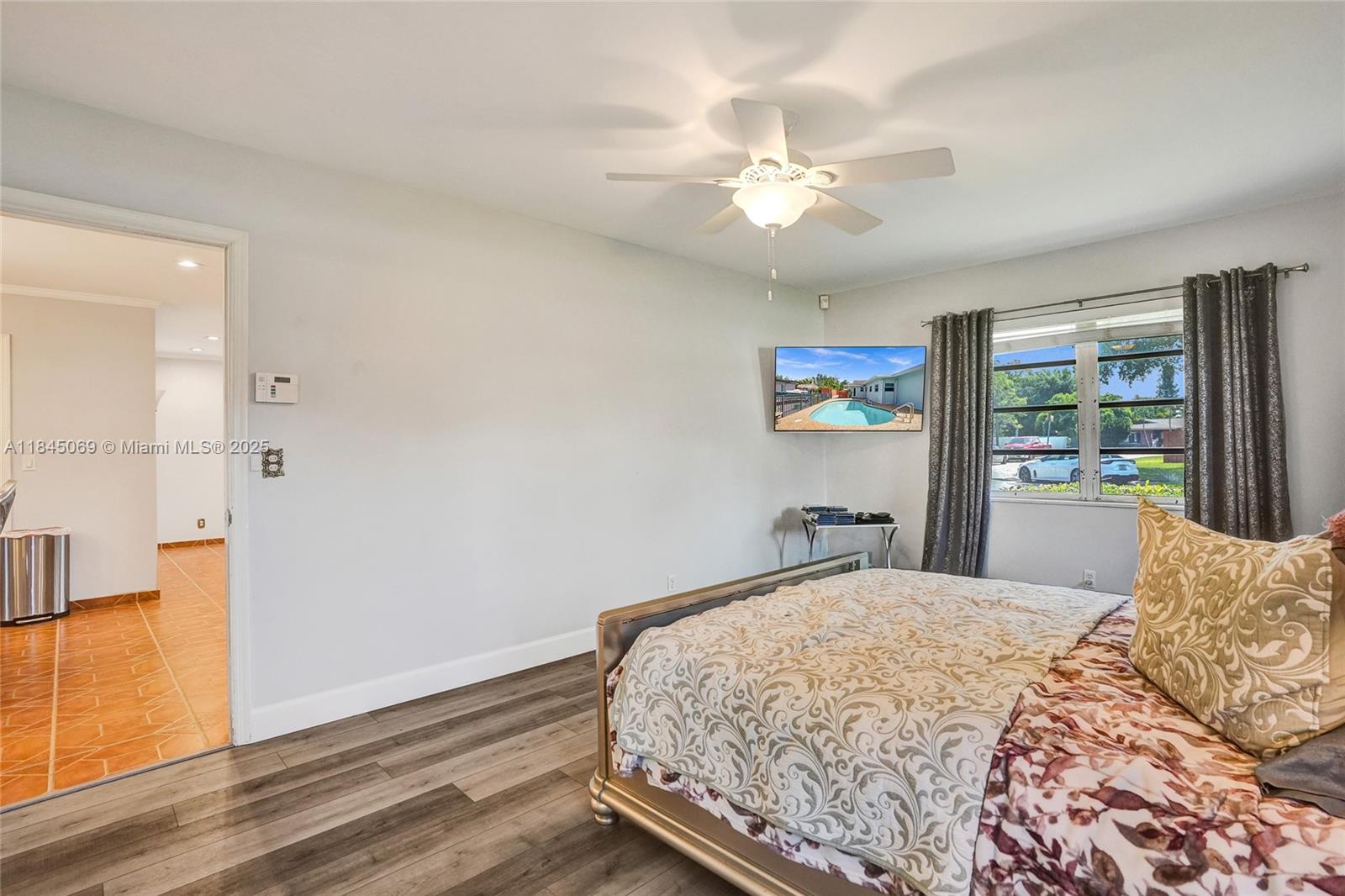 ARROWHEAD COUNTRY HOMES - Residential