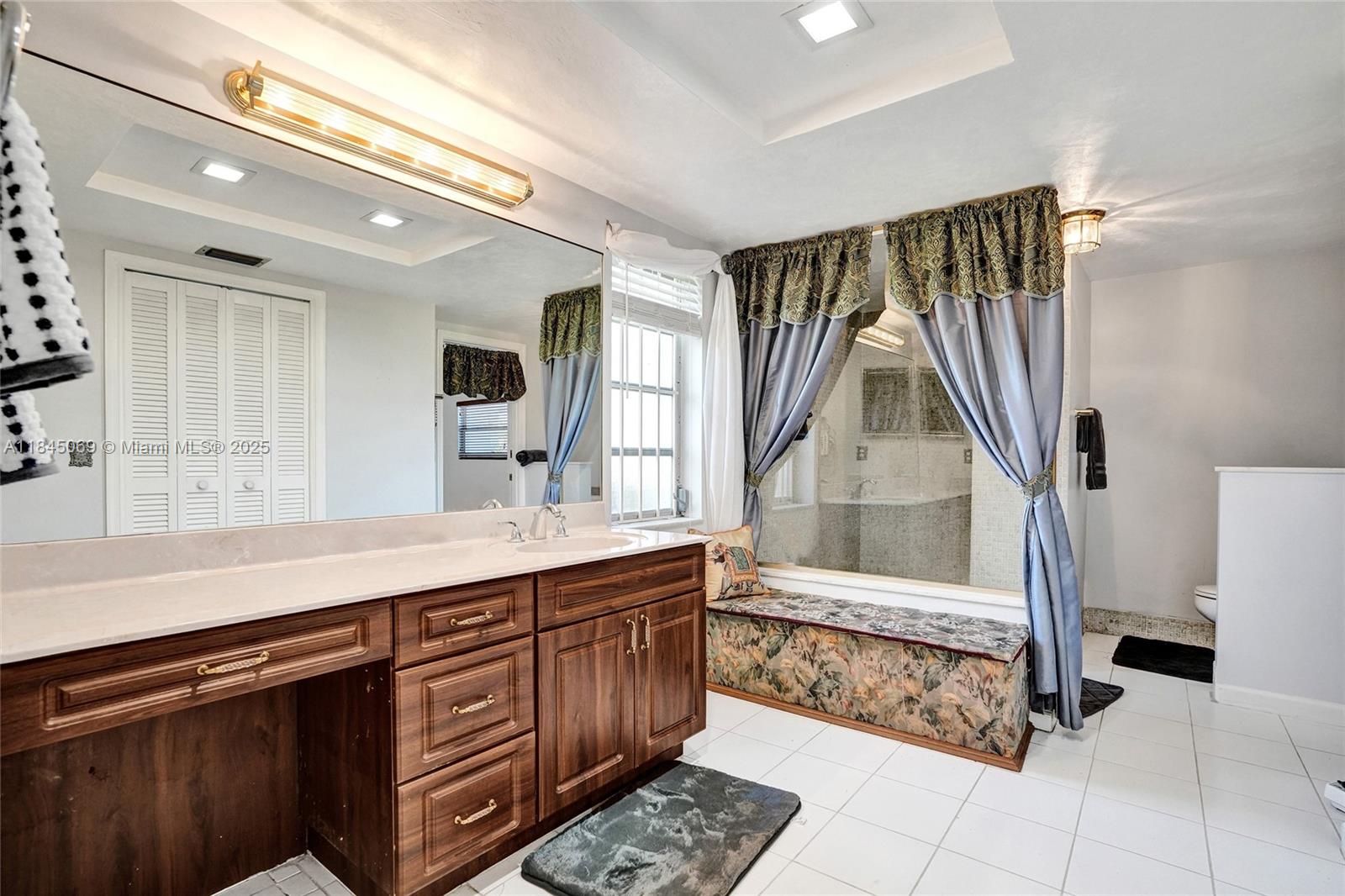 ARROWHEAD COUNTRY HOMES - Residential