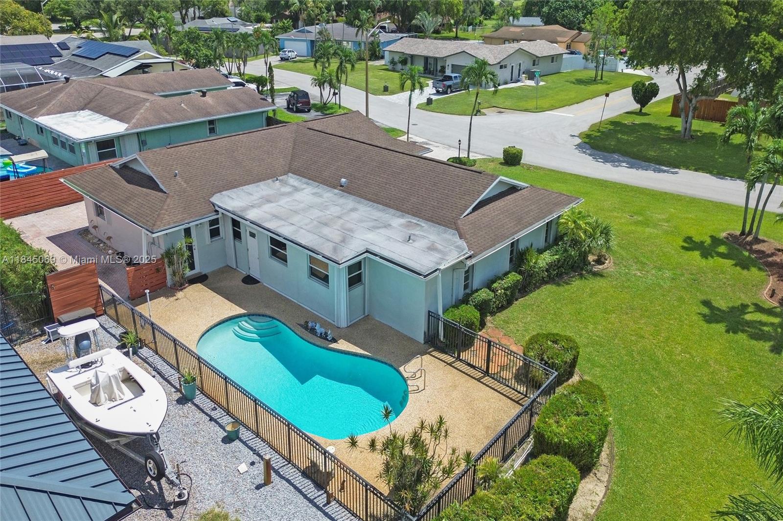 ARROWHEAD COUNTRY HOMES - Residential