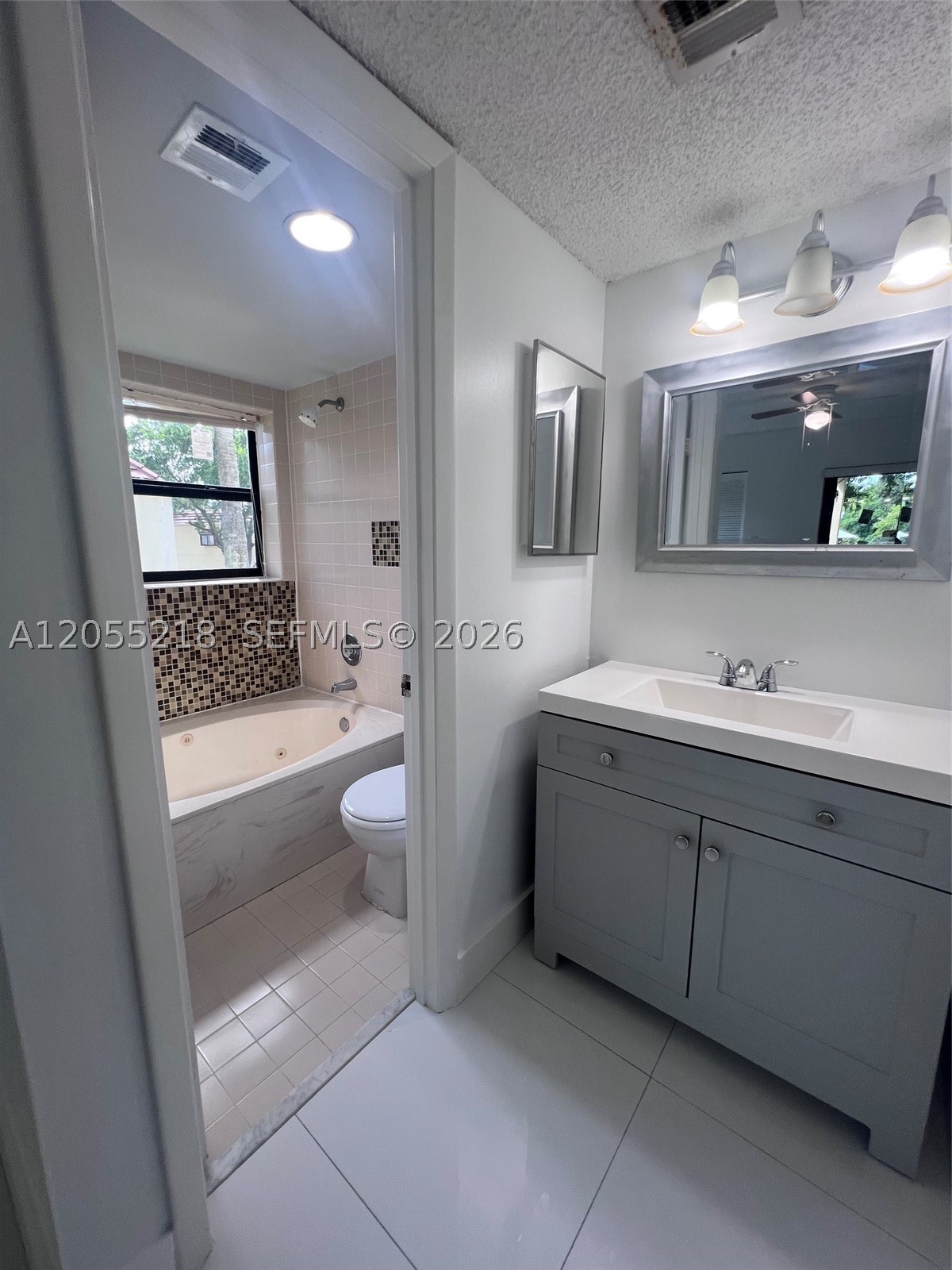 ELAN AT CALUSA CONDO VI - Residential Lease