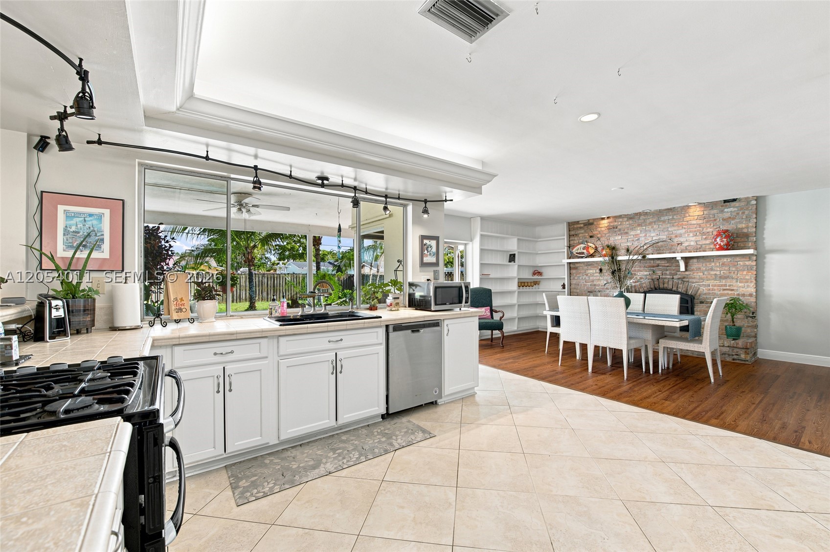 PLANTATION PARK LAKESITES - Residential