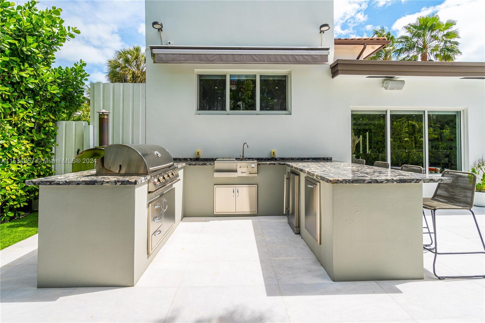 TROPICAL ISLE HOMES - Residential