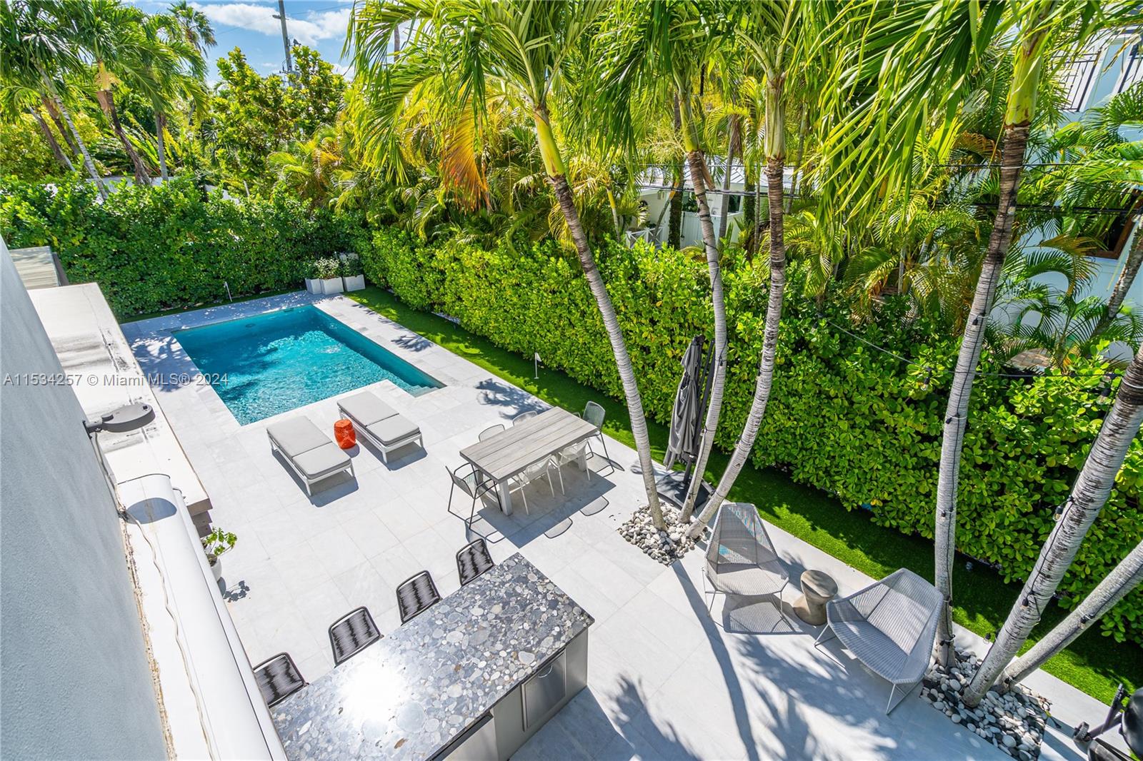TROPICAL ISLE HOMES - Residential