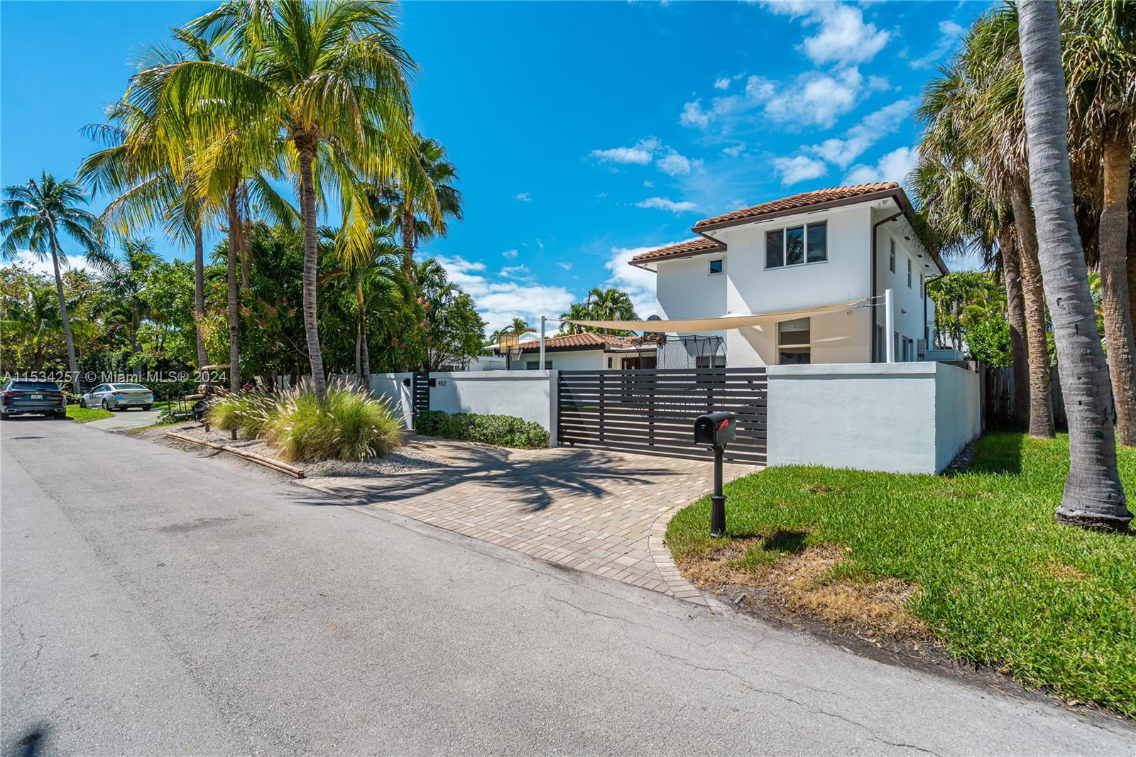 TROPICAL ISLE HOMES - Residential