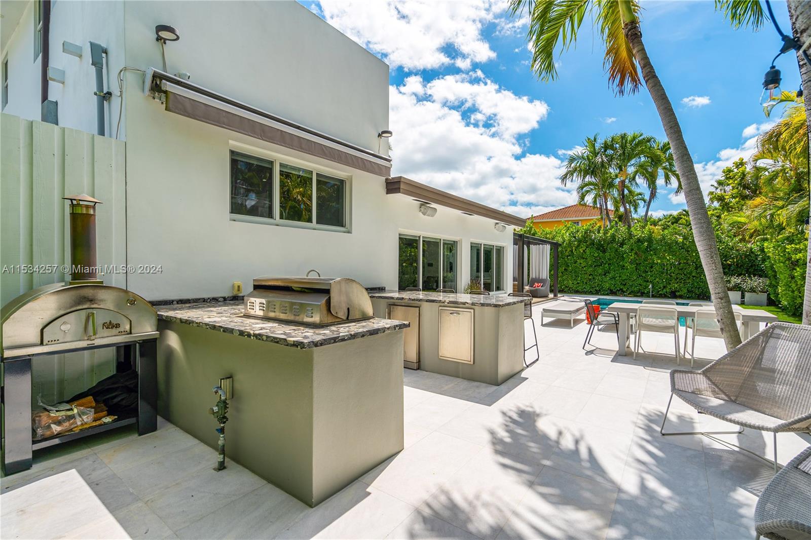 TROPICAL ISLE HOMES - Residential