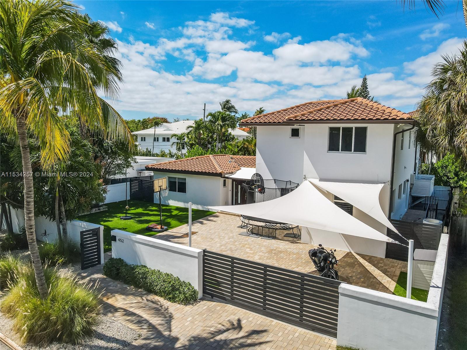 TROPICAL ISLE HOMES - Residential