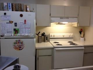Great condo in convenient location near highways and shopping