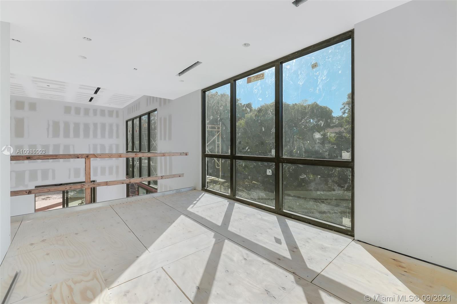TOWN & RANCH ESTS - Residential