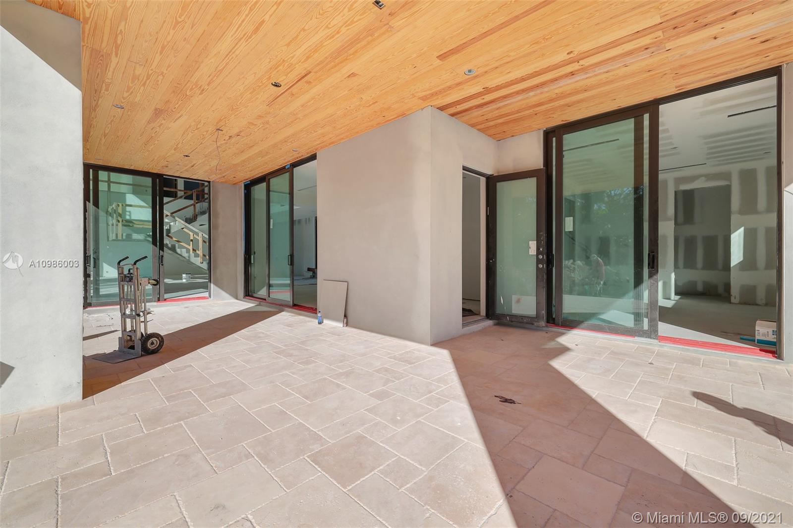 TOWN & RANCH ESTS - Residential