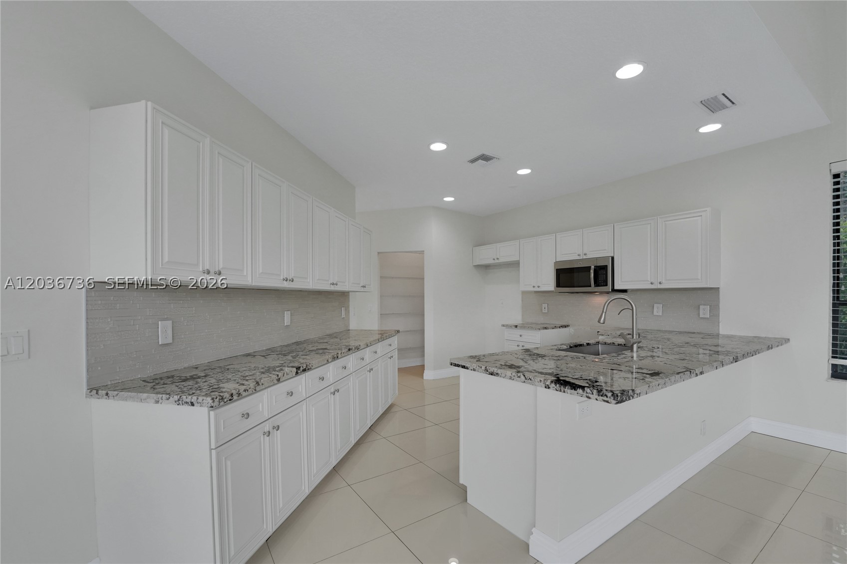 LEXINGTON HOMES ESTATES - Residential