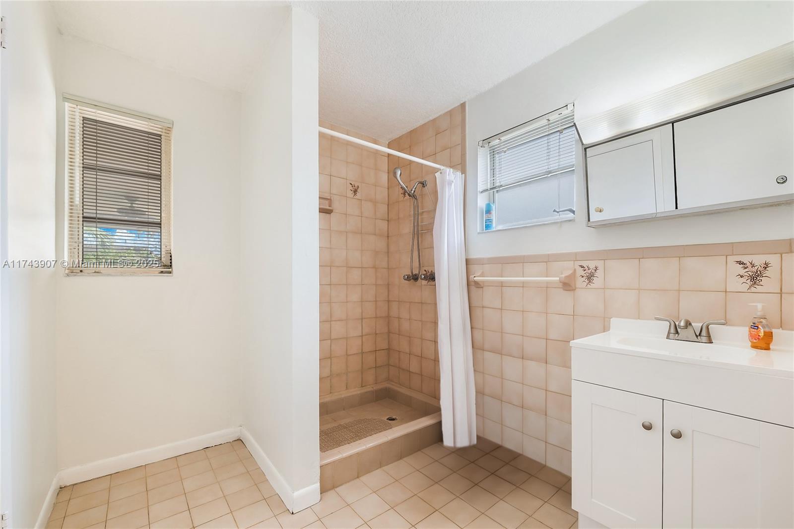 BREEZY ACRES - Residential Lease