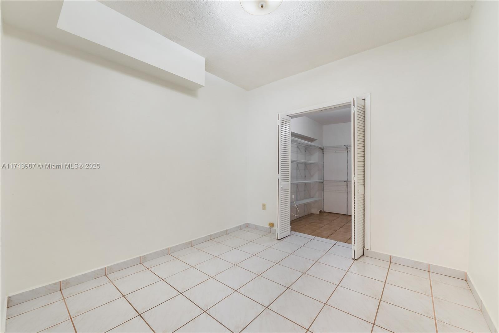 BREEZY ACRES - Residential Lease