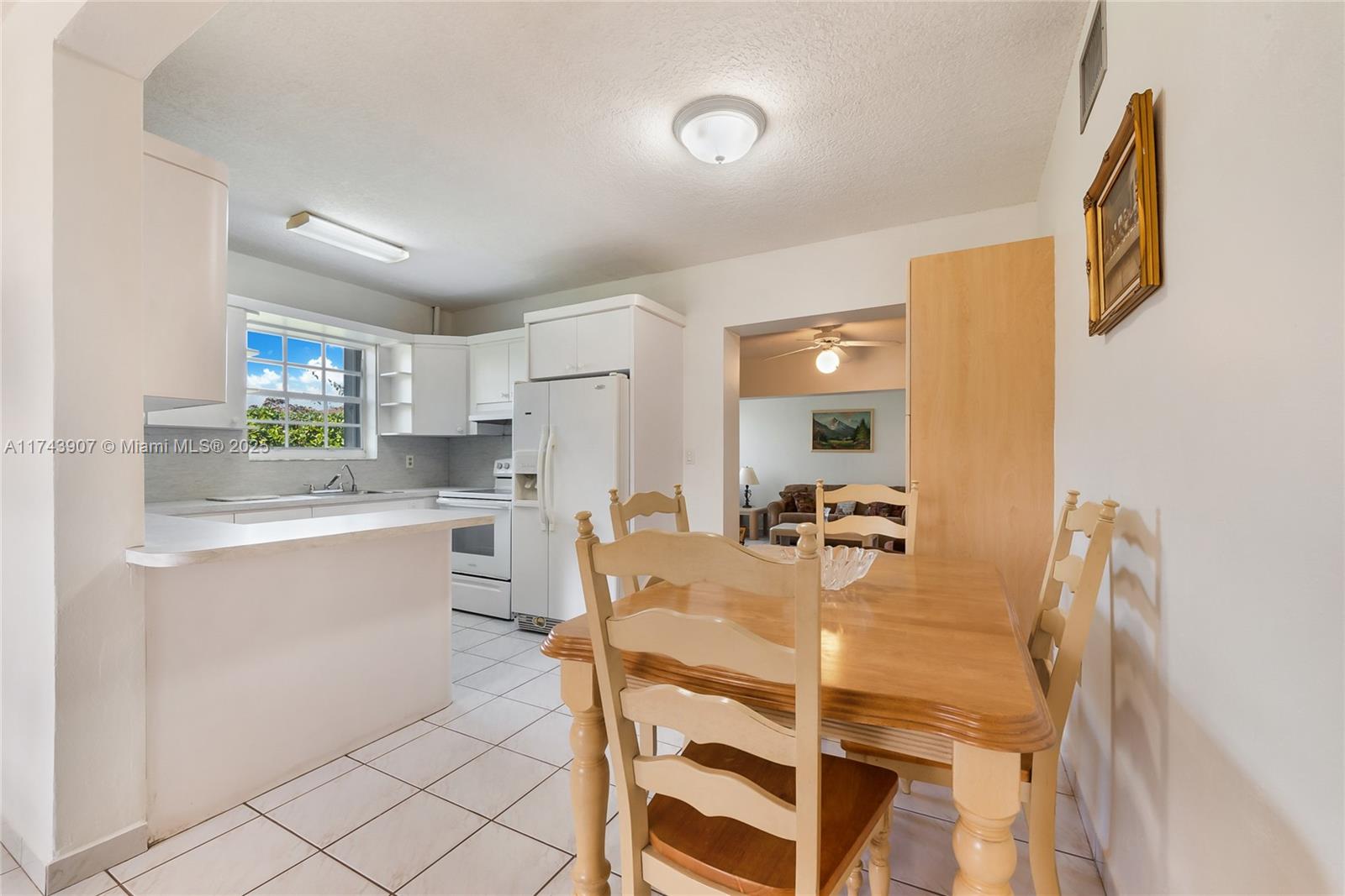 BREEZY ACRES - Residential Lease