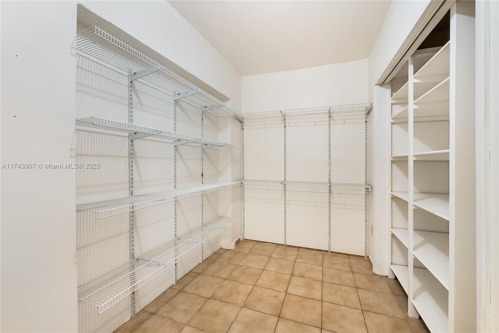 BREEZY ACRES - Residential Lease