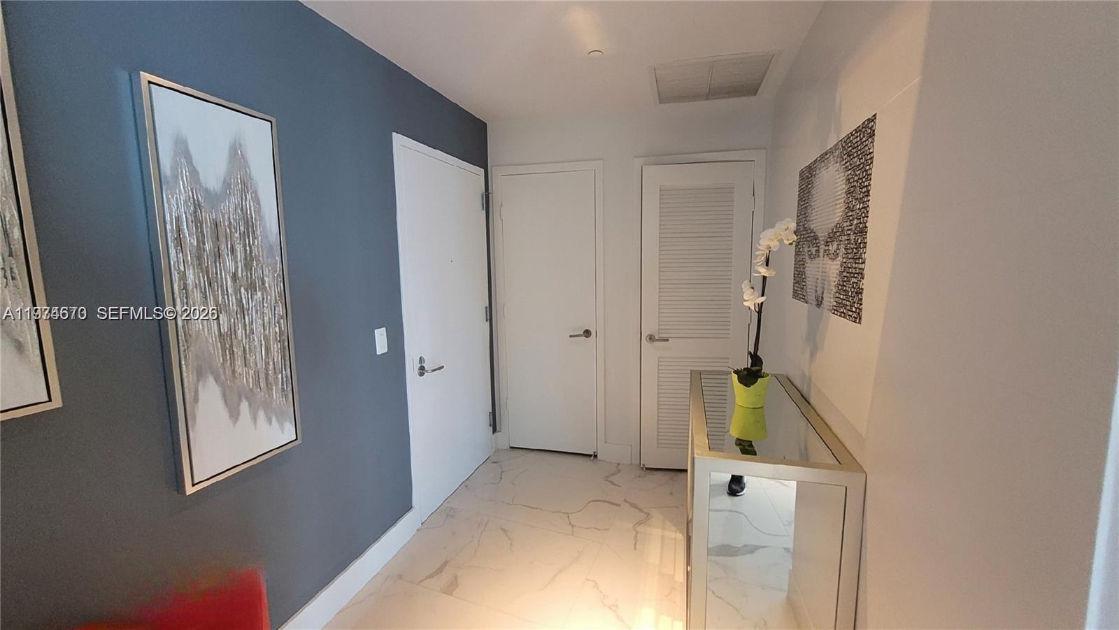 1100 MILLECENTO RESIDENCE - Residential