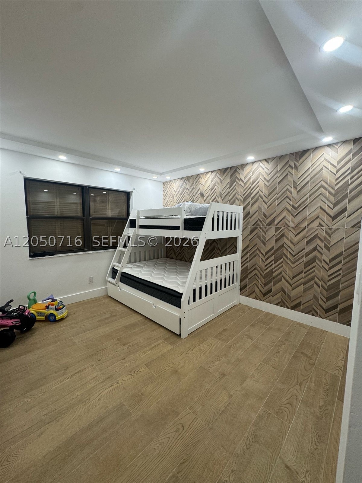 SEA WINDS CONDOMINIUM - Residential Lease