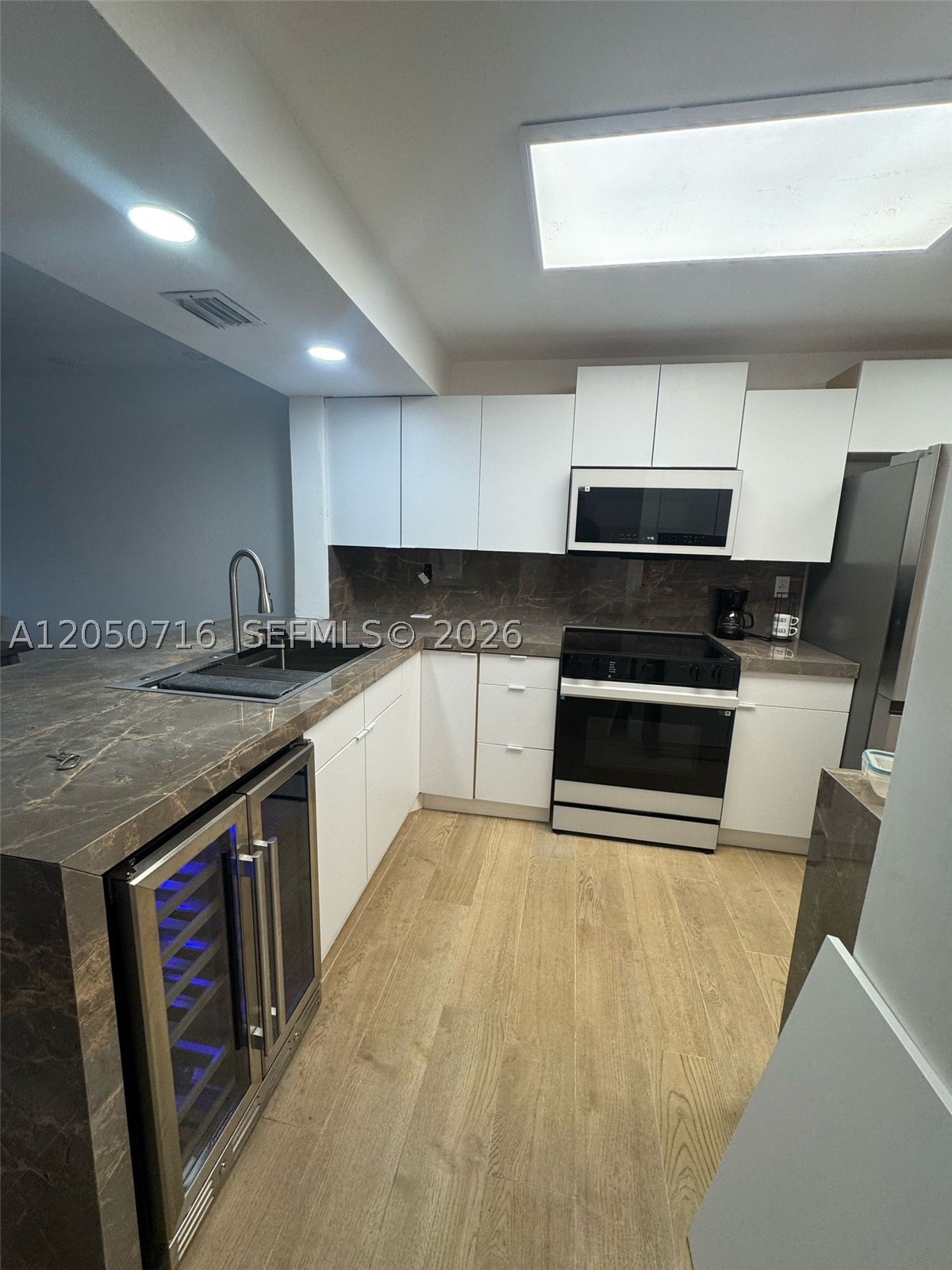 SEA WINDS CONDOMINIUM - Residential Lease