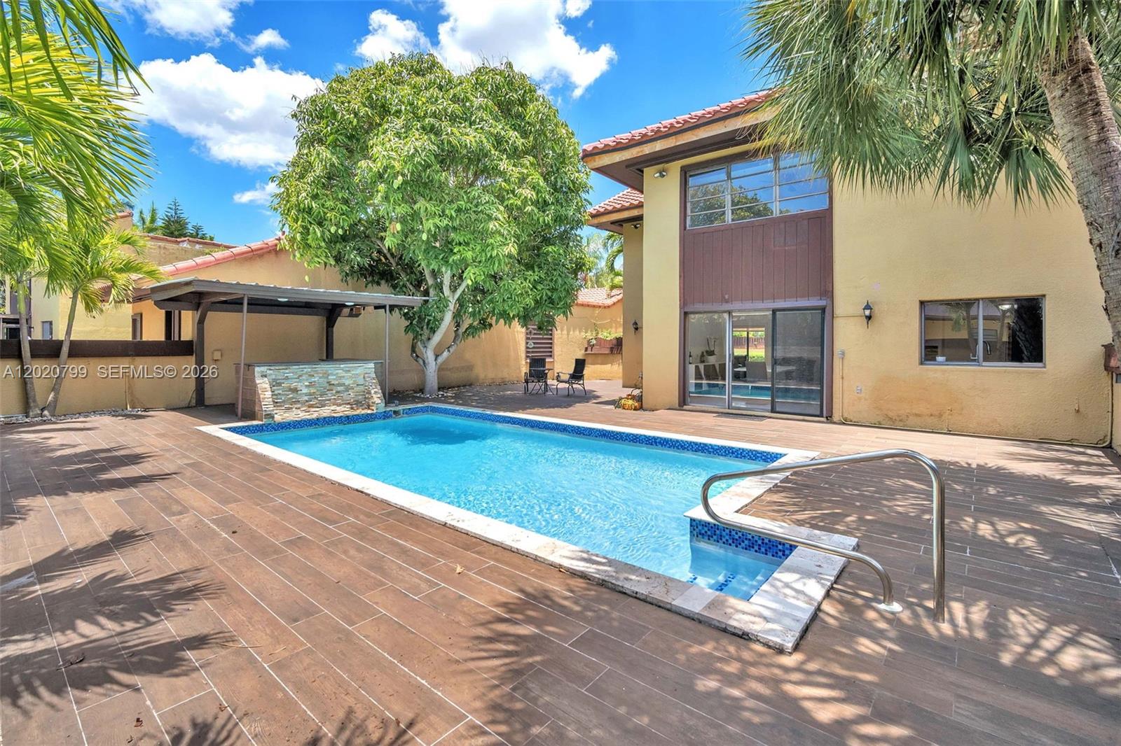 SKY LAKE VILLAS FIRST ADD - Residential