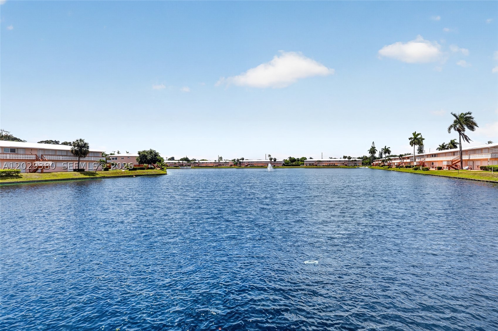 Cozy and beautiful condo. Great location near the best restaurants in aventura. Aventura mall, ,Gulf Stream Mall and casino, right in the county line between Broward and Miami Dade. Seller is very motivated. DON’T MISS THIS OPPORTUNITY !!